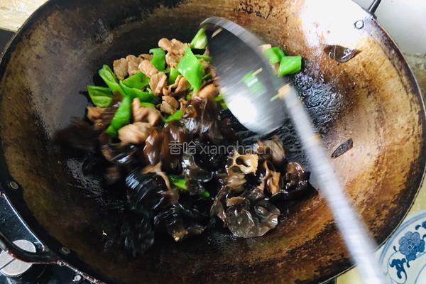 木耳青椒炒肉片的做法图解7