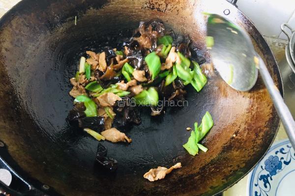 木耳青椒炒肉片的做法图解12