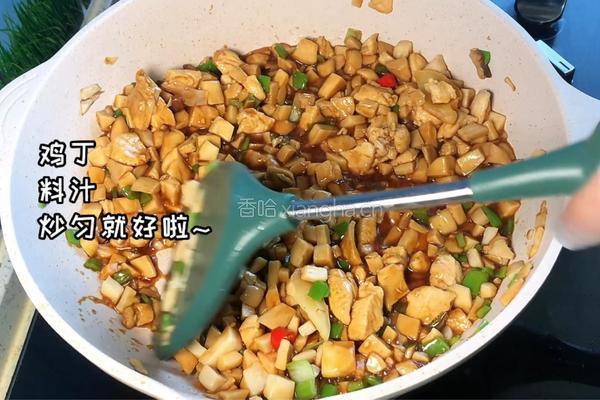 杏鲍菇炒鸡丁的做法图解7