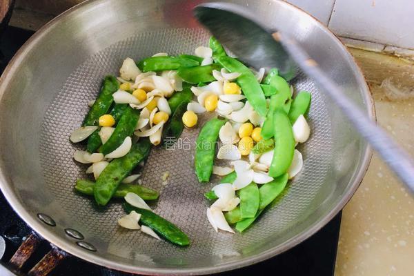 荷兰豆炒百合银杏仁的做法图解4