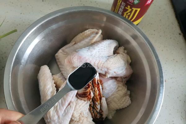 电饭锅焖鸡翅的做法图解2