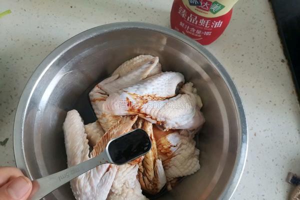 电饭锅焖鸡翅的做法图解4