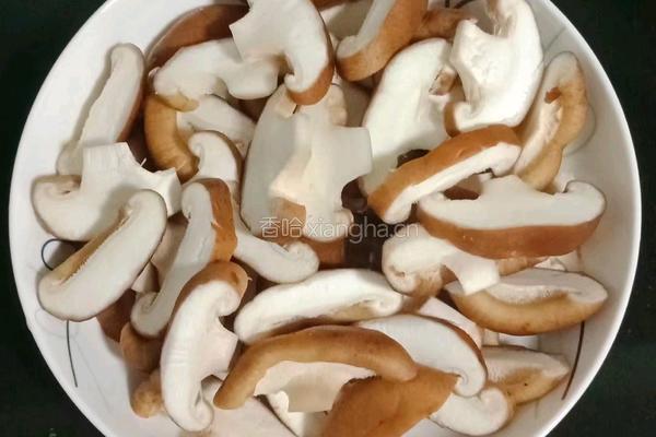 香菇炒土豆的做法图解2