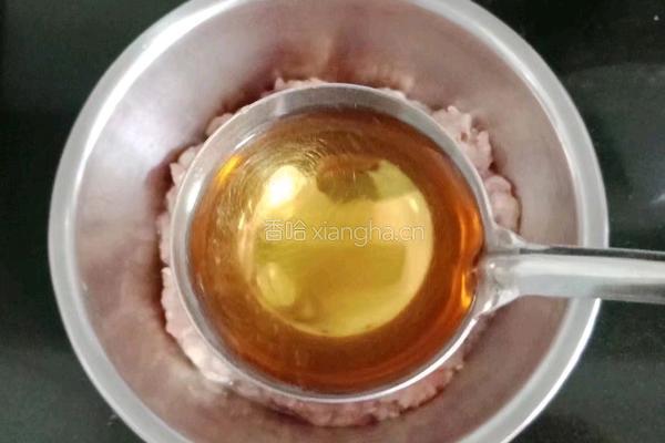 肉末茄子的做法图解1