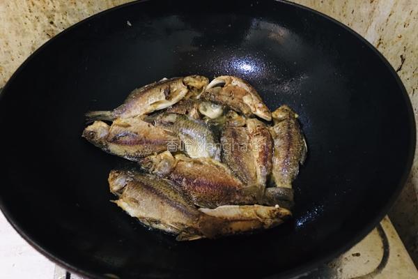鲫鱼豆腐汤的做法图解2