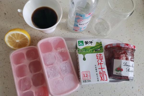 树莓冰拿铁的做法图解1