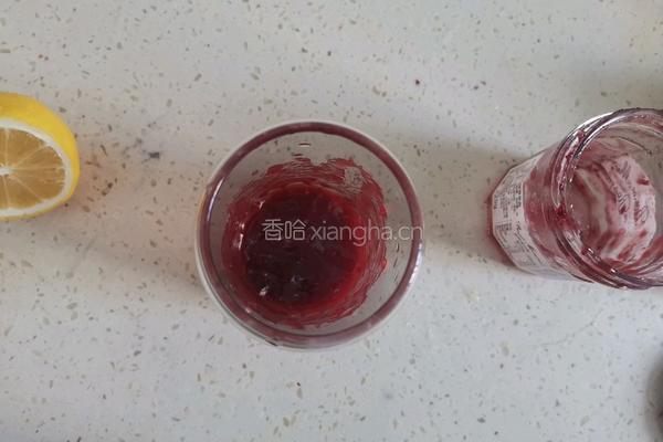 树莓冰拿铁的做法图解2