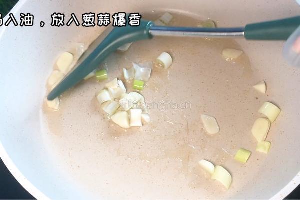 番茄虾仁香菇炒面的做法图解4