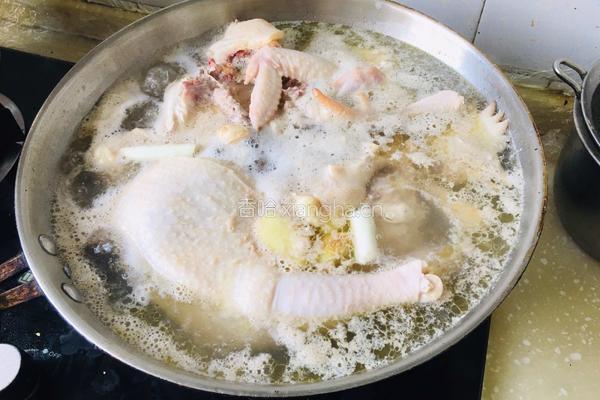 玉米胡萝卜炖土鸡的做法图解2