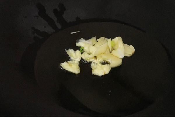 肉片炒西芹的做法图解2