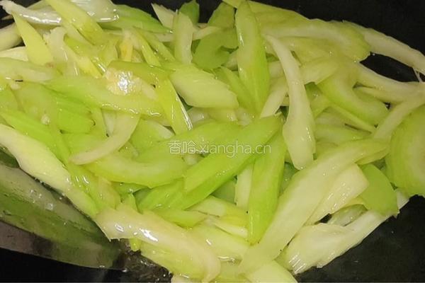 肉片炒西芹的做法图解6