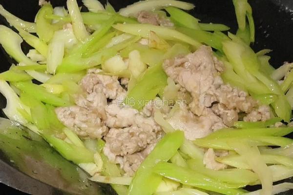肉片炒西芹的做法图解8