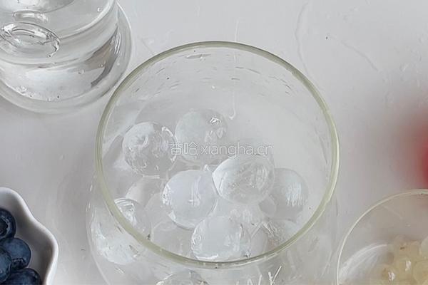 酸甜蓝莓饮的做法图解2