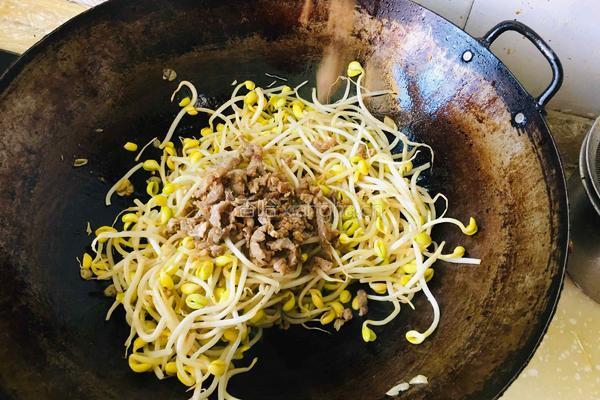 黄豆芽炒过油牛肉丝的做法图解5