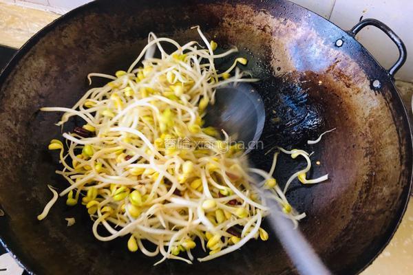 黄豆芽炒过油牛肉丝的做法图解4