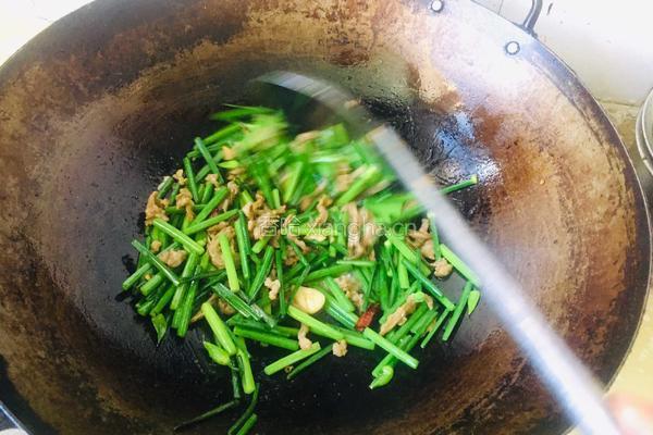 韭菜苔炒牛肉的做法图解7