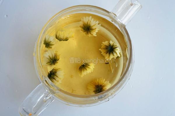 橙子菊花冰饮的做法图解1