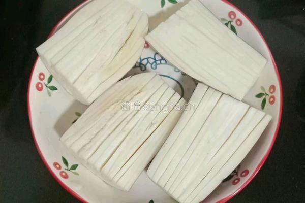 蒜蓉蒸茄子的做法图解1