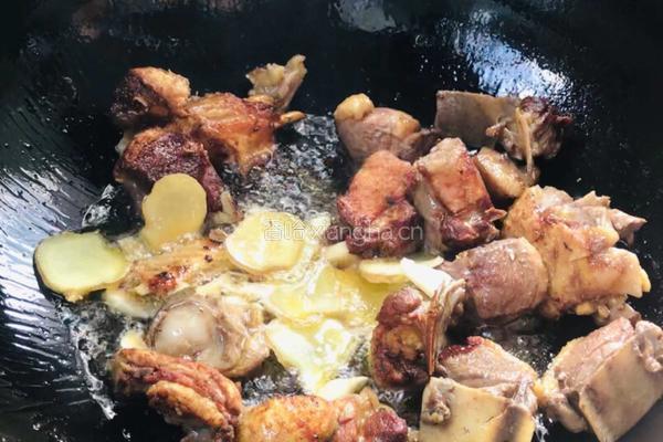 黄瓜焖豚肉的做法图解7