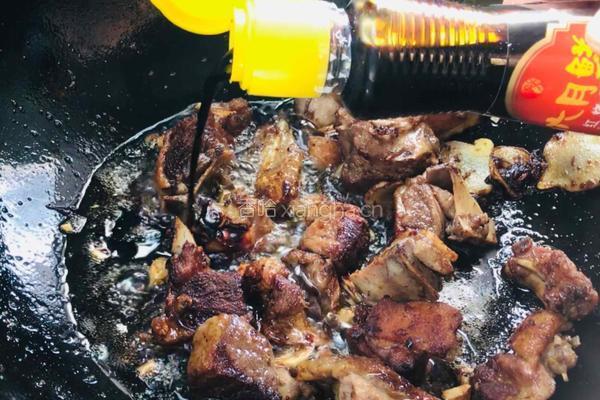 黄瓜焖豚肉的做法图解9