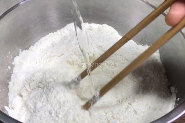 韭菜盒子的做法图解2