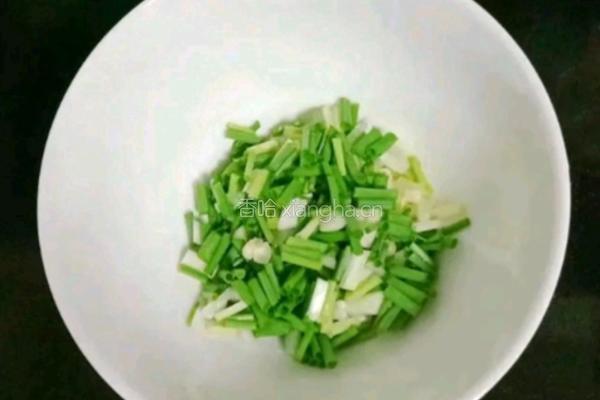 蒜末蒸南瓜的做法图解2