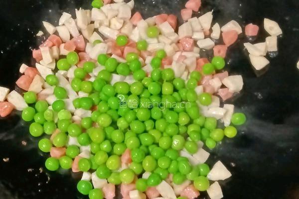 肉丸火腿炒饭的做法图解6