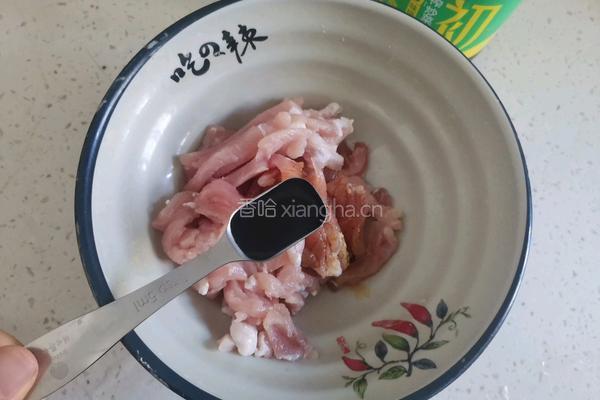 青椒肉丝凉拌面的做法图解3