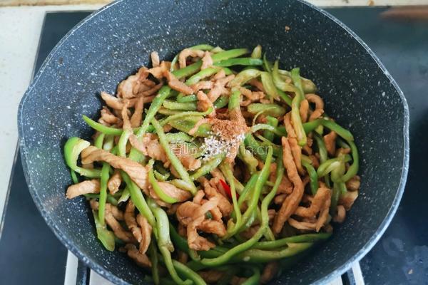 青椒肉丝凉拌面的做法图解9
