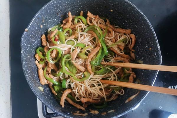 青椒肉丝凉拌面的做法图解13