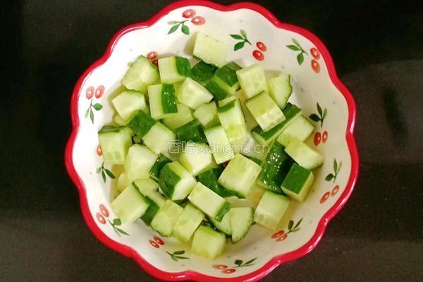 藕丁炒火腿的做法图解4