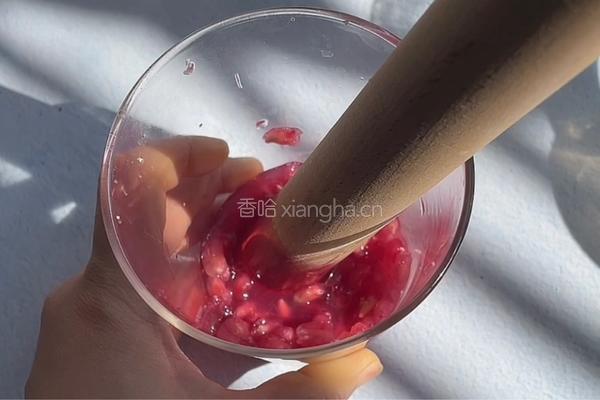 红石榴西米奶露的做法图解2