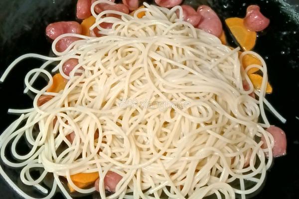 香肠鸡蛋炒意面的做法图解13