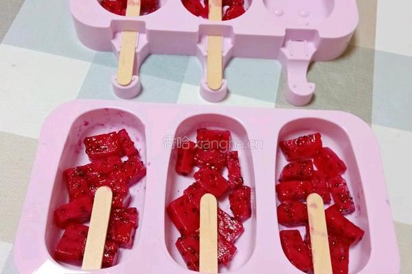 火龙果芒果酸奶冰棒的做法图解6