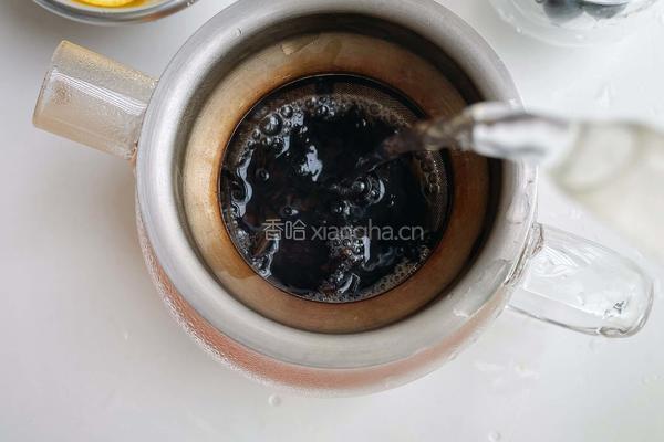 雪碧乌龙柠檬饮的做法图解2