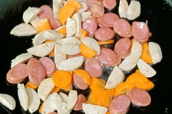肉丸香肠炒泡面的做法图解13
