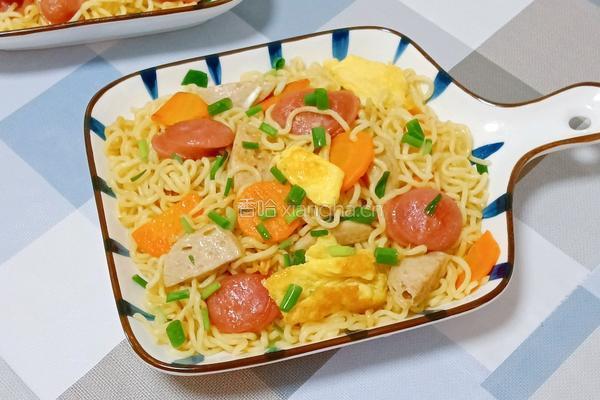 肉丸香肠炒泡面的做法图解19