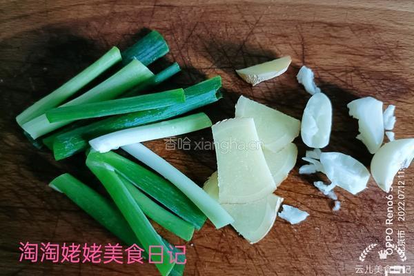蜜汁鸡腿排的做法图解1