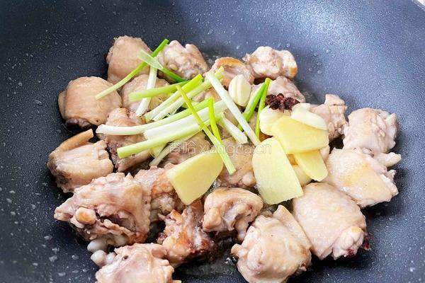 香菇栗子焖鸡翅的做法图解5