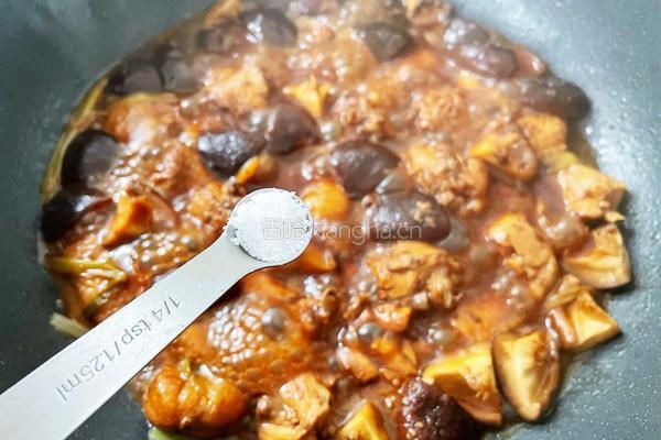 香菇栗子焖鸡翅的做法图解15