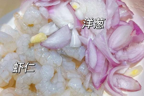 花费10元上班快手便当丨不放盐也好吃的培根炒荷兰豆和洋葱炒虾的做法图解5