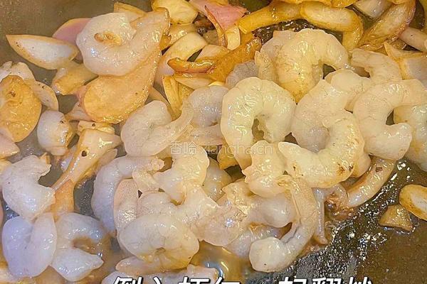 花费10元上班快手便当丨不放盐也好吃的培根炒荷兰豆和洋葱炒虾的做法图解7