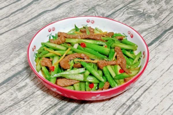 芦笋炒牛肉
