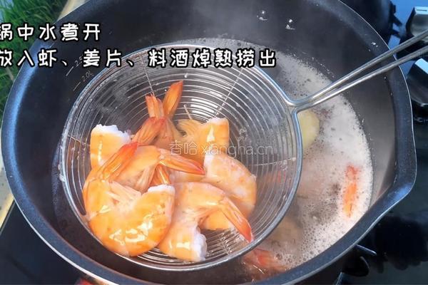 酸辣柠檬虾的做法图解2