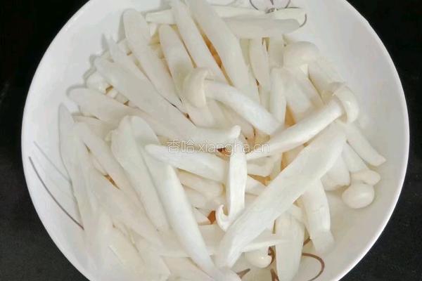 番茄菌菇豆腐汤的做法图解2