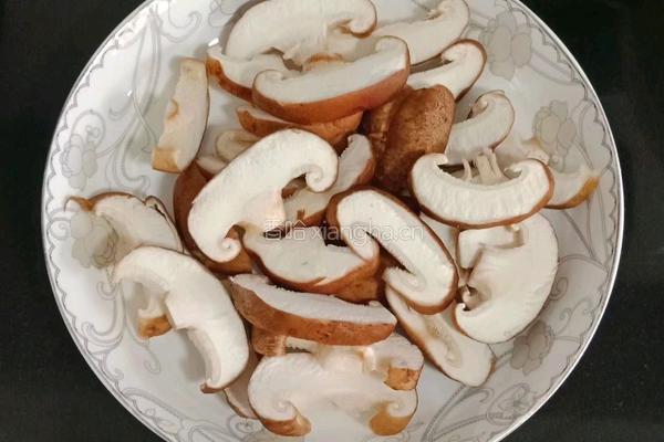 番茄菌菇豆腐汤的做法图解3