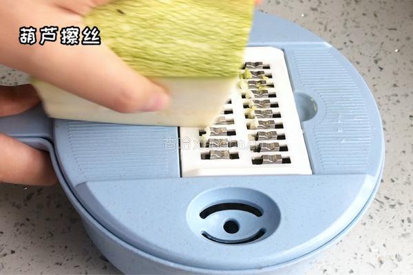 捞汁西葫芦的做法图解1