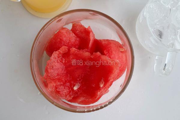 咸杨桃汁西瓜柠檬饮的做法图解3