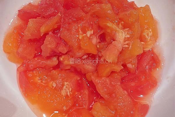 花费10元的上班美味便当丨西红柿炒蛋白灼娃娃菜照烧洋葱炒牛肉的做法图解1