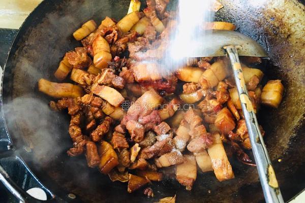 红烧肉炖豆腐的做法图解7